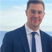 Insegnante di lingua e letteratura italiana e storia ad alunni di scuole medie e superiori